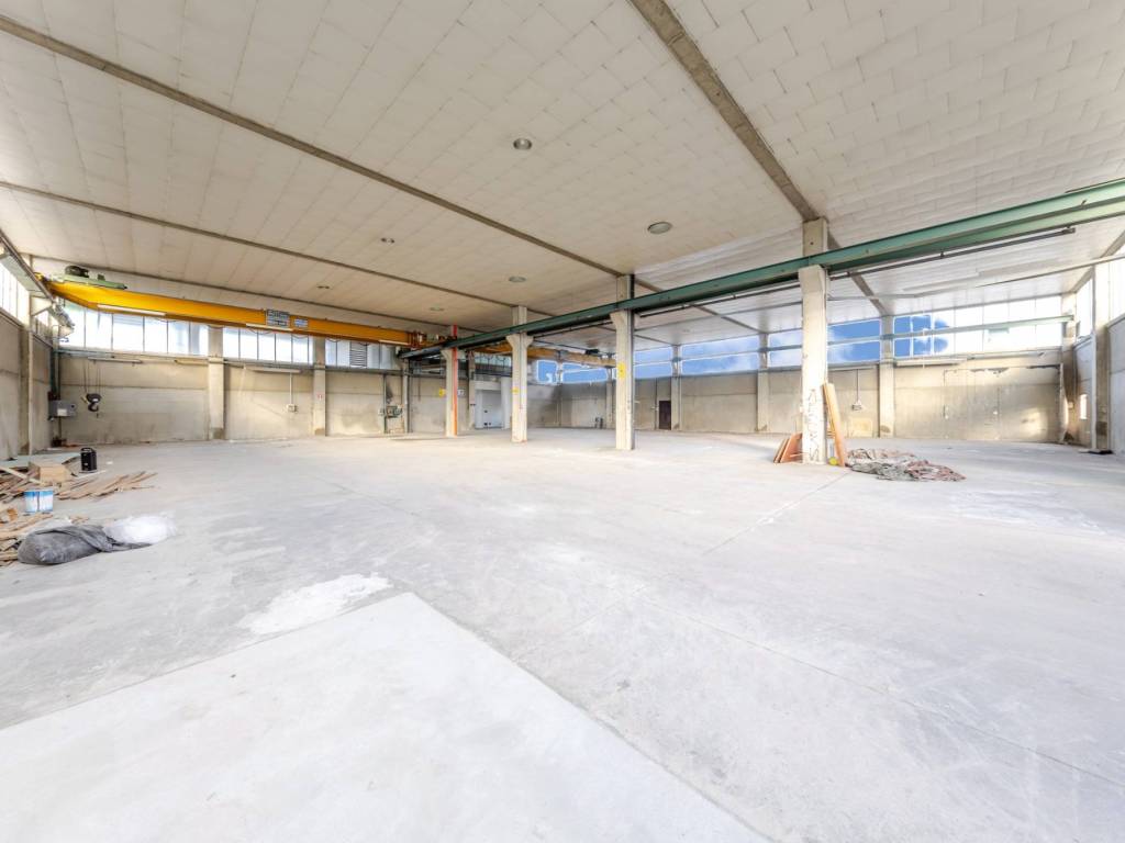 locale commerciale in vendita ad Arluno