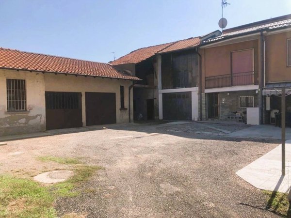 casa indipendente in vendita ad Arluno