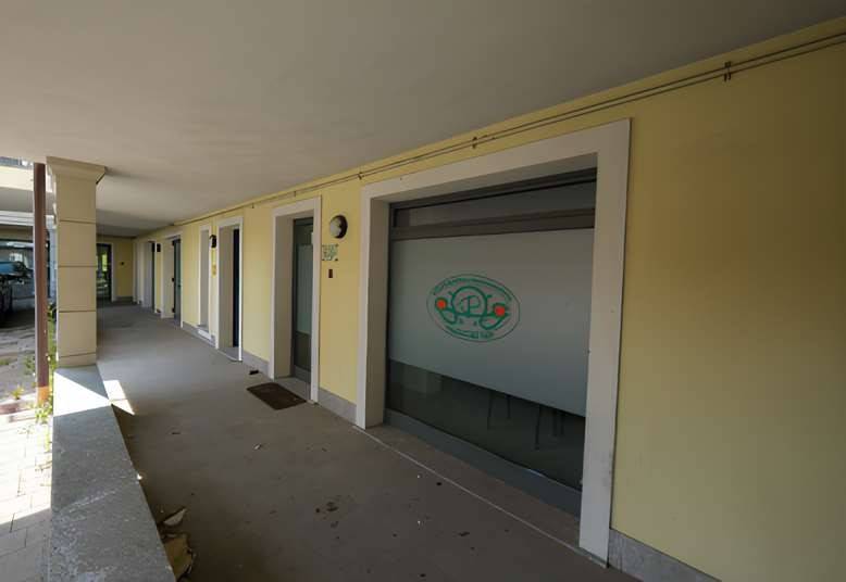 negozio in vendita ad Arluno