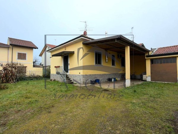 casa indipendente in vendita ad Arluno