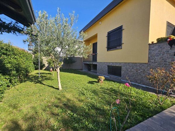 casa indipendente in vendita ad Arluno