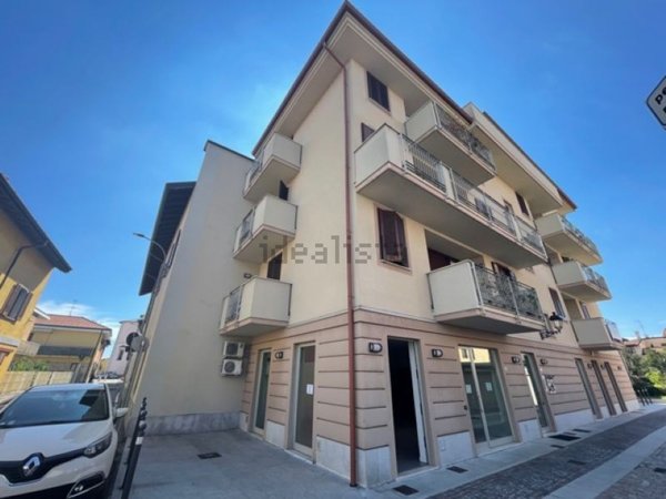 negozio in vendita ad Arluno