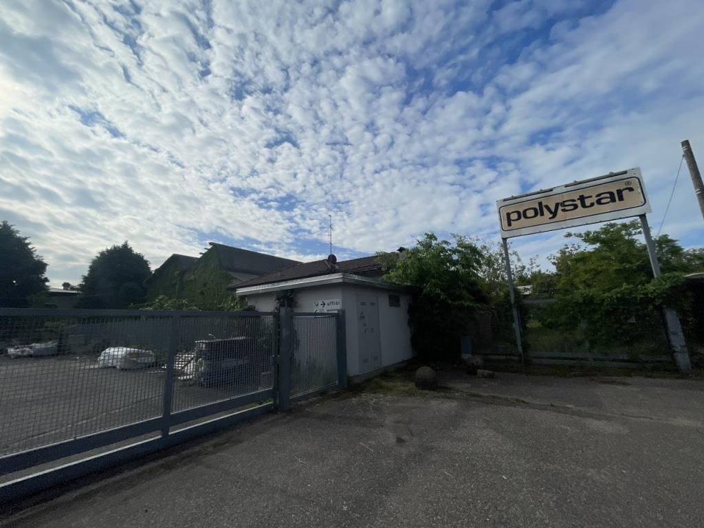 locale commerciale in vendita ad Arluno