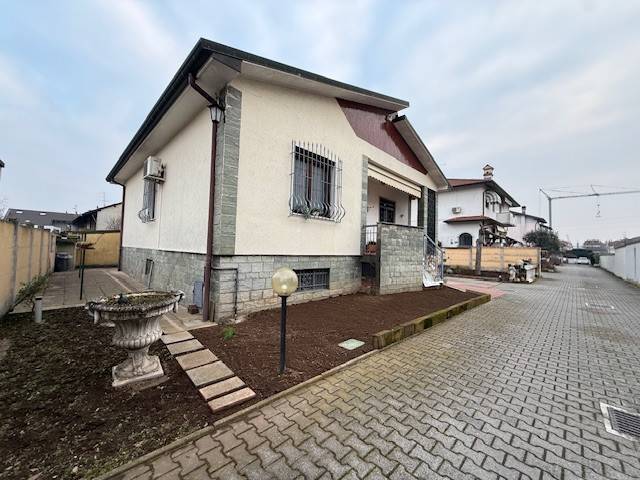casa indipendente in vendita ad Arluno