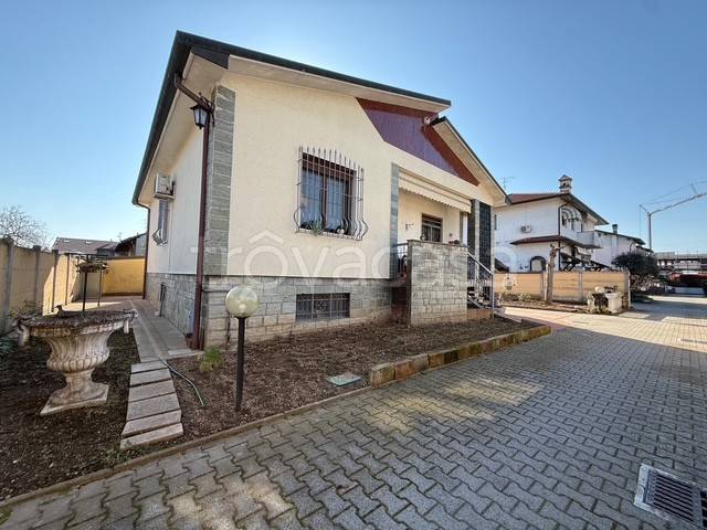casa indipendente in vendita ad Arluno