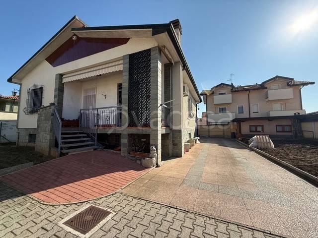 casa indipendente in vendita ad Arluno