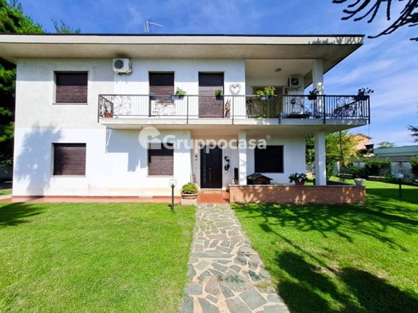 casa indipendente in vendita ad Arluno