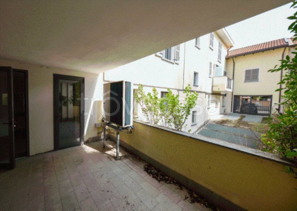 negozio in vendita ad Arluno