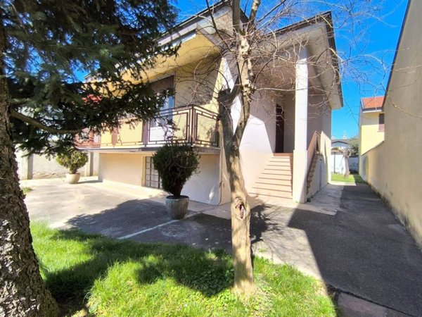 casa indipendente in vendita ad Arluno