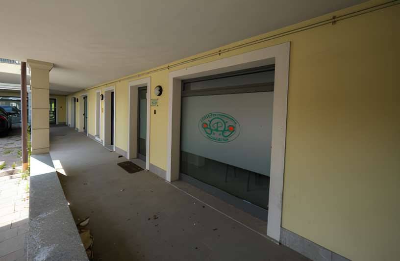 negozio in vendita ad Arluno