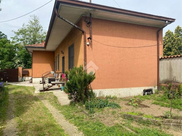 casa indipendente in vendita ad Arluno