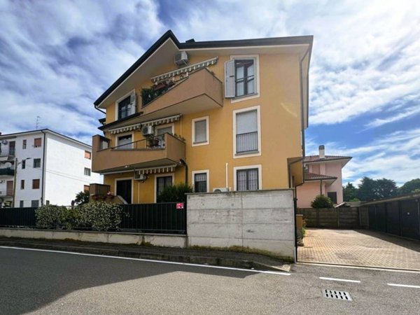 appartamento in vendita ad Arluno in zona Rogorotto