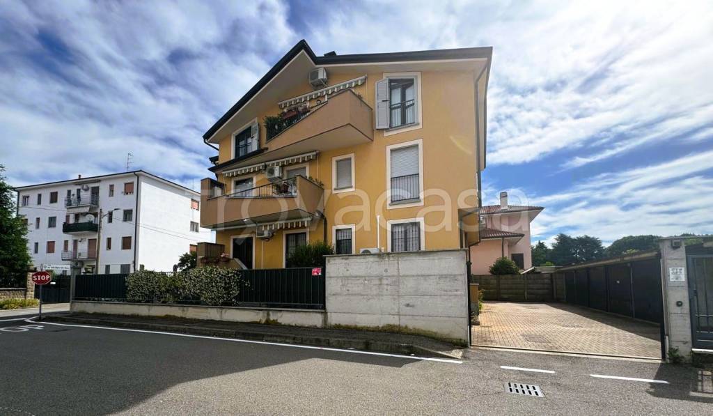 appartamento in vendita ad Arluno in zona Rogorotto