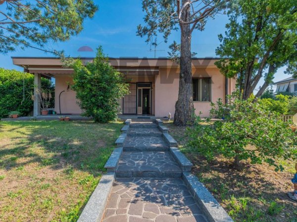 casa indipendente in vendita ad Arluno