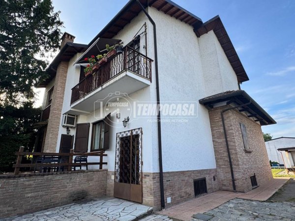 casa indipendente in vendita ad Arluno