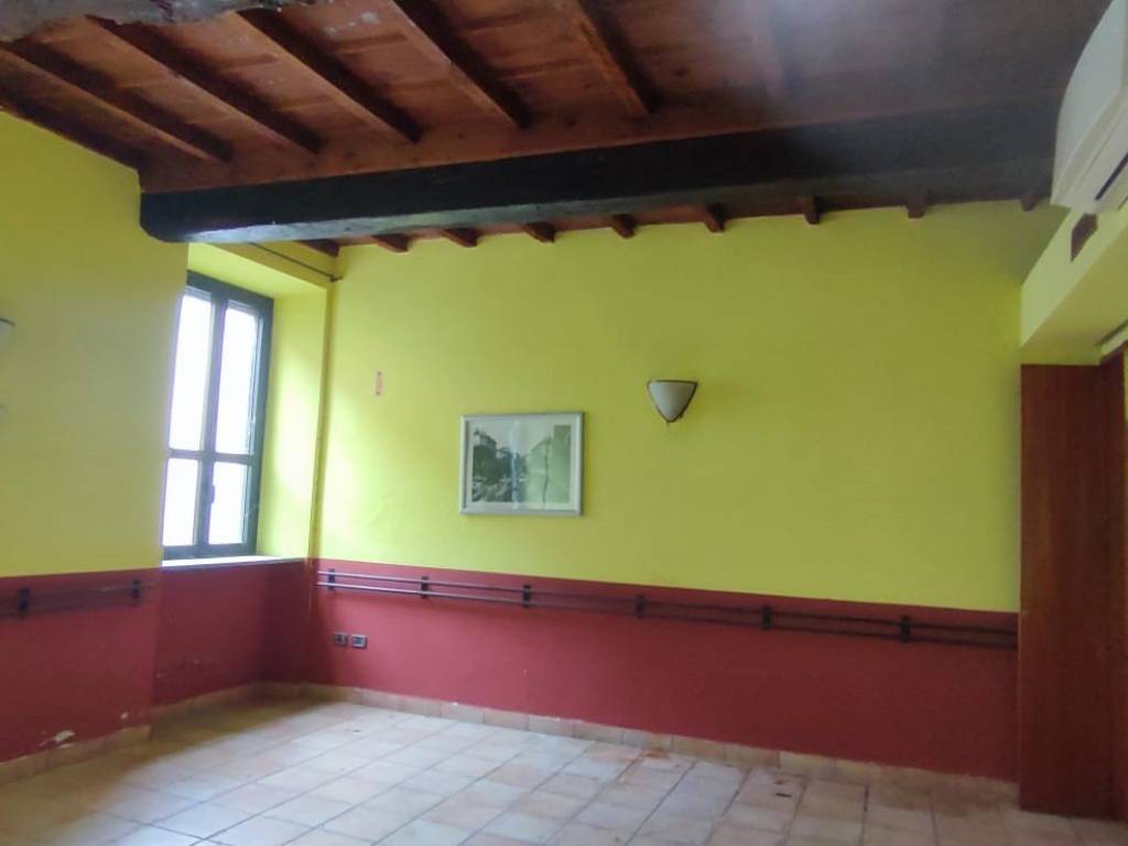 negozio in vendita ad Arluno in zona Rogorotto