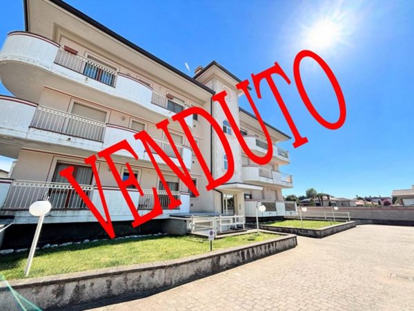 appartamento in vendita ad Arluno in zona Rogorotto