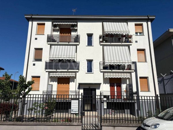 appartamento in vendita ad Arluno in zona Rogorotto