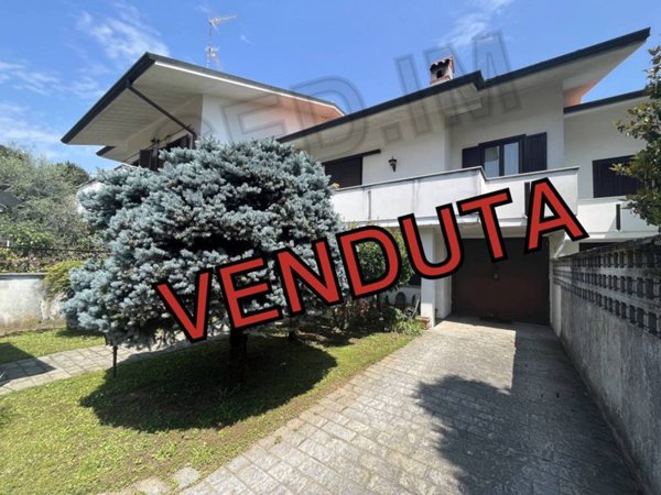 casa indipendente in vendita ad Arluno in zona Rogorotto