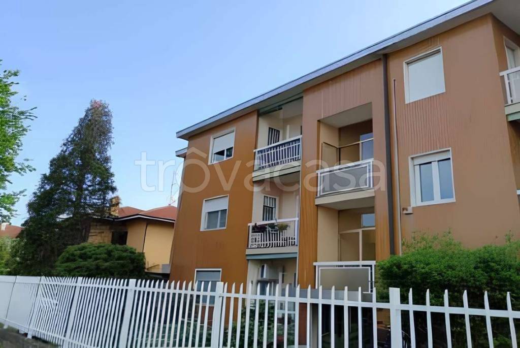 appartamento in vendita ad Arluno in zona Rogorotto