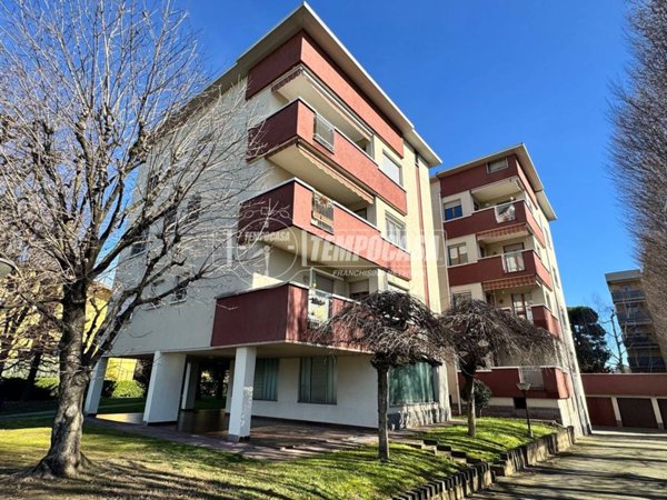 appartamento in vendita ad Arluno in zona Rogorotto