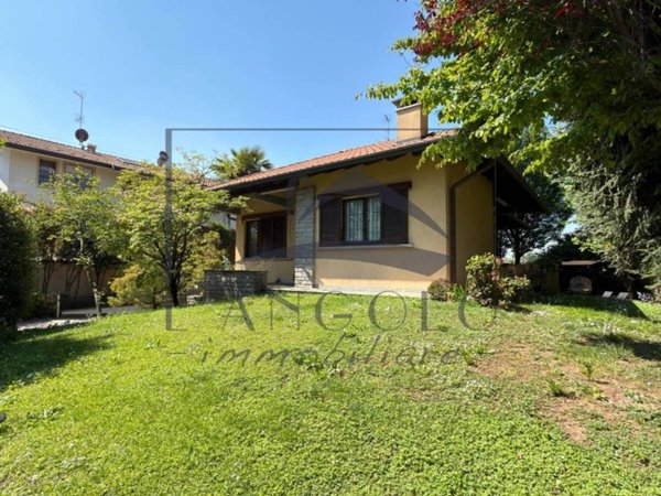 casa indipendente in vendita ad Arluno in zona Rogorotto