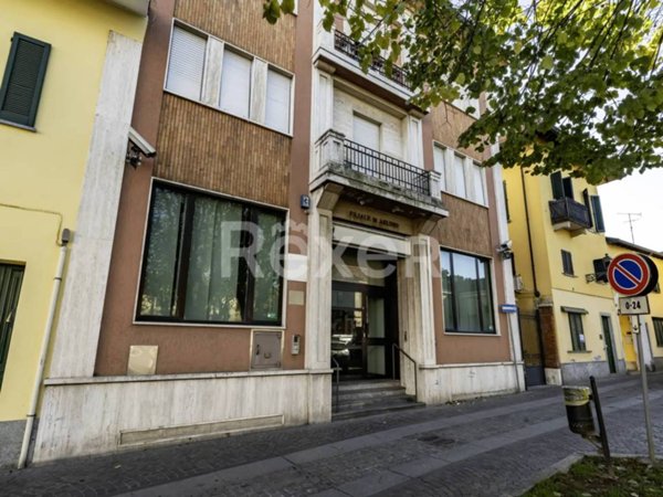 negozio in vendita ad Arluno in zona Rogorotto