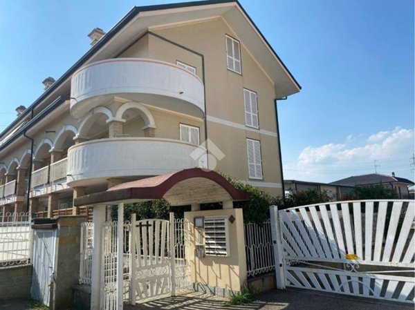 appartamento in vendita ad Arluno in zona Rogorotto