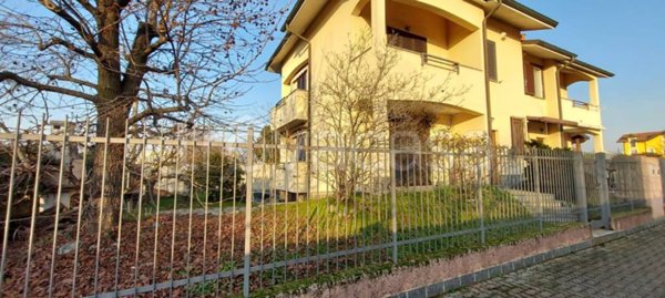 casa indipendente in vendita ad Arluno in zona Rogorotto