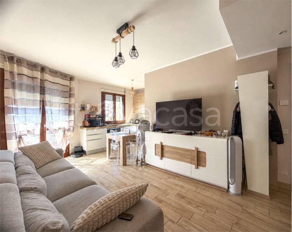 appartamento in vendita ad Arluno in zona Rogorotto