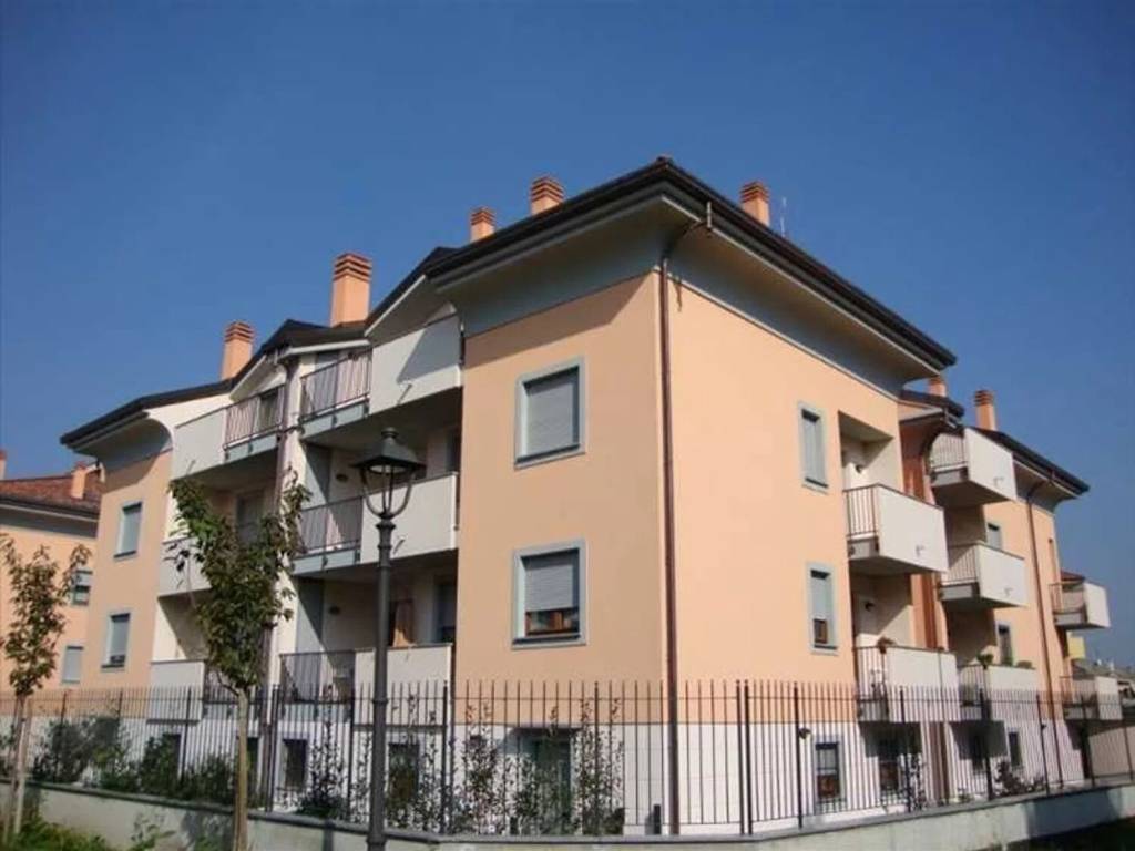 box auto in vendita ad Arluno in zona Rogorotto