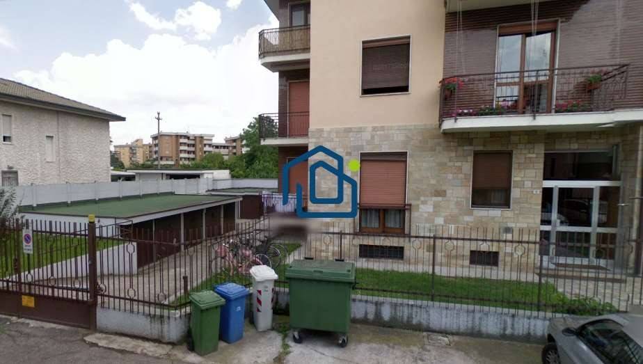 box auto in vendita ad Arluno in zona Rogorotto