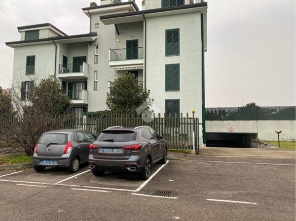 box auto in vendita ad Arluno in zona Rogorotto
