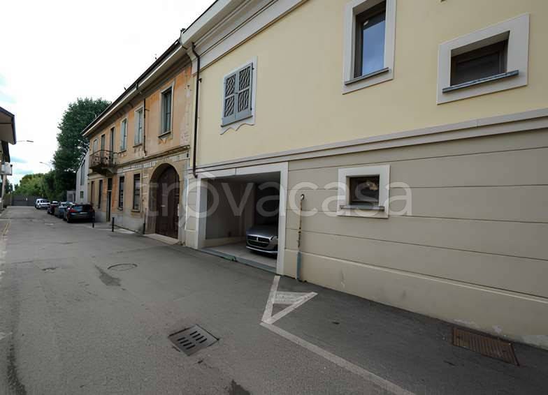 box auto in vendita ad Arluno in zona Rogorotto
