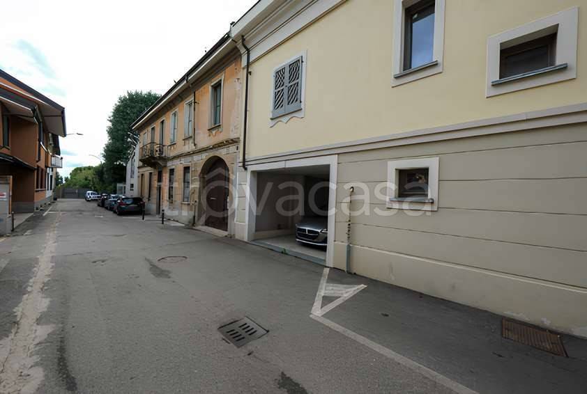 box auto in vendita ad Arluno in zona Rogorotto