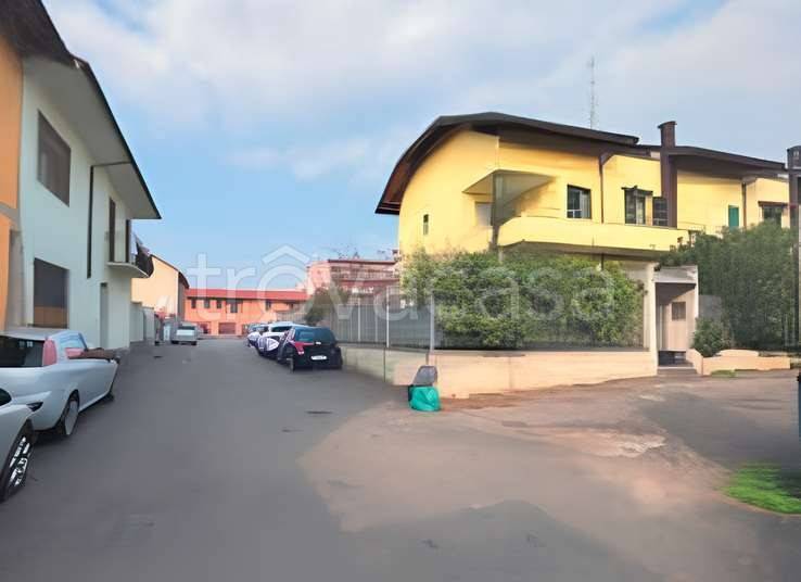 appartamento in vendita ad Arluno in zona Rogorotto