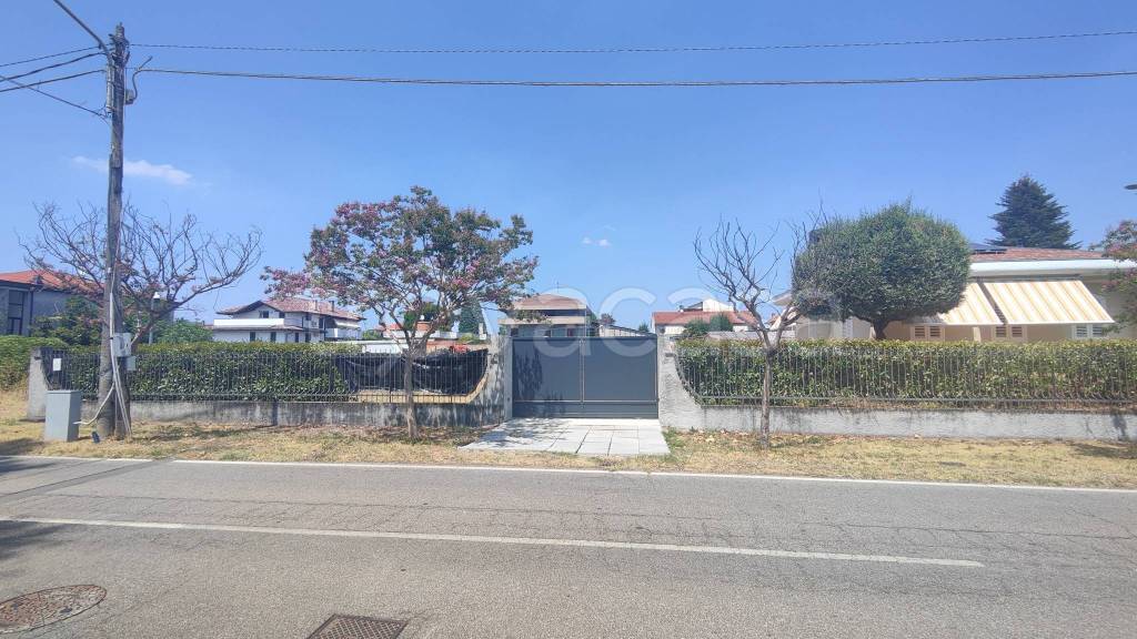 terreno in vendita ad Arluno in zona Rogorotto