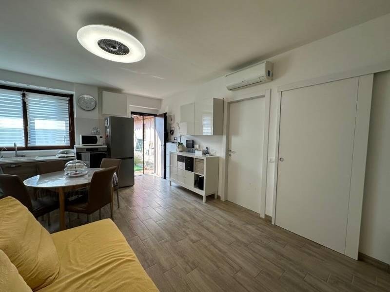 appartamento in vendita ad Arluno in zona Rogorotto