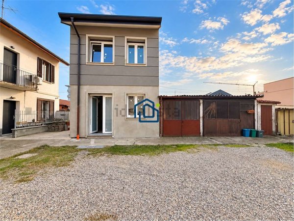 appartamento in vendita ad Arluno in zona Rogorotto