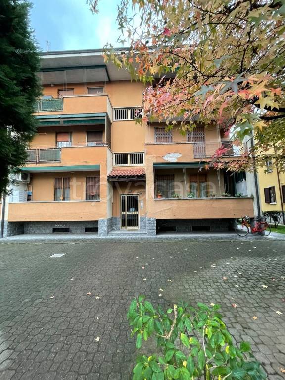appartamento in vendita ad Arluno in zona Rogorotto