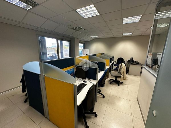 locale di sgombero in vendita ad Assago