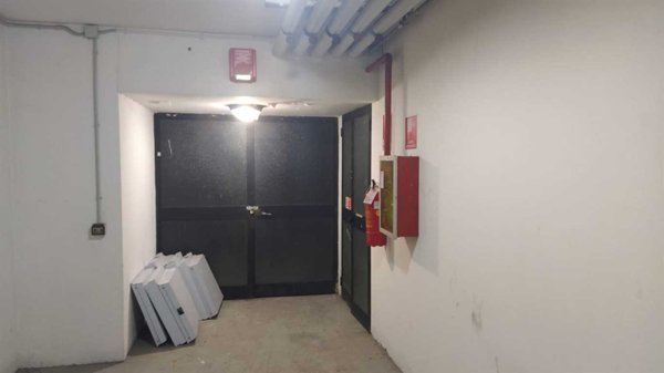 locale di sgombero in vendita ad Assago