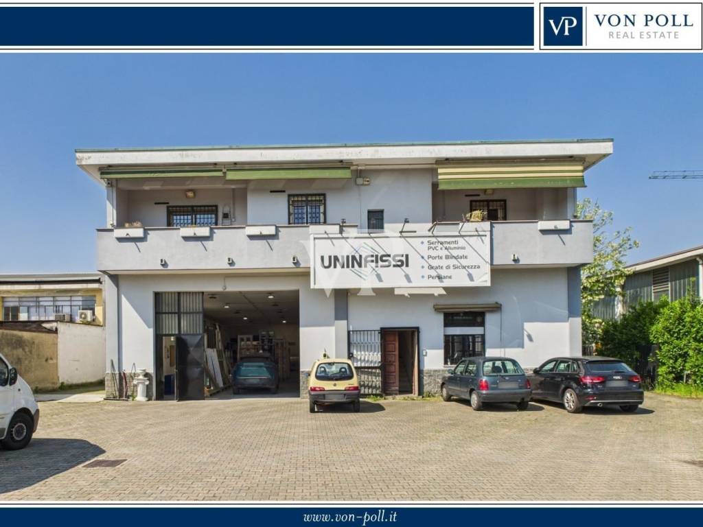 locale commerciale in vendita ad Assago