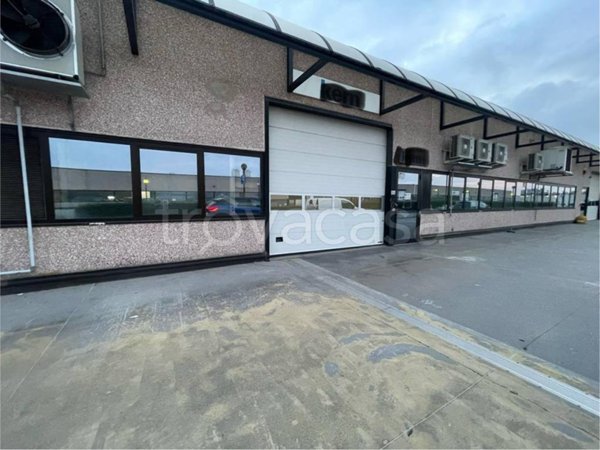 locale commerciale in vendita ad Assago