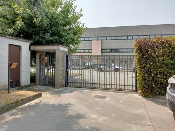 capannone in vendita ad Assago