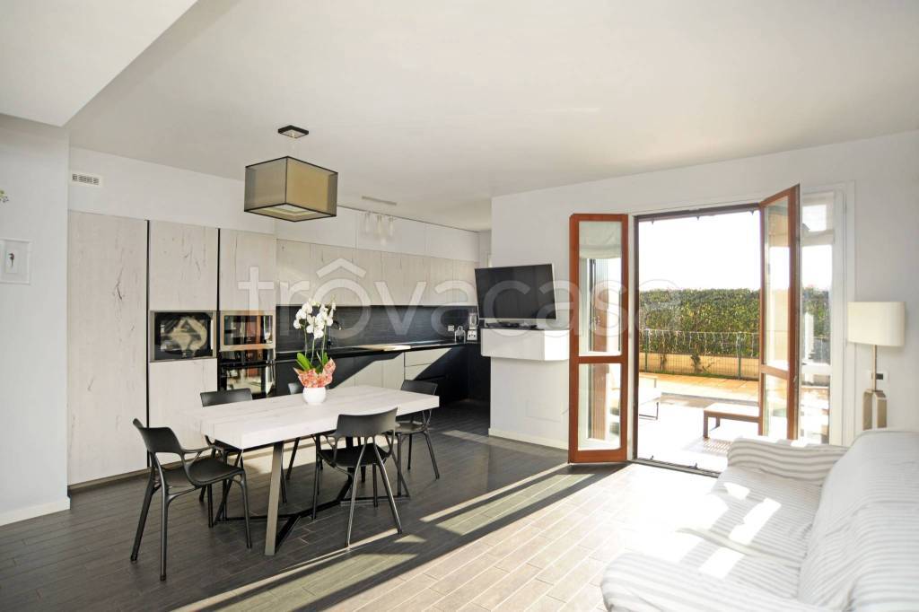 appartamento in vendita ad Assago