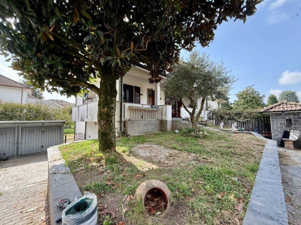 casa indipendente in vendita ad Assago