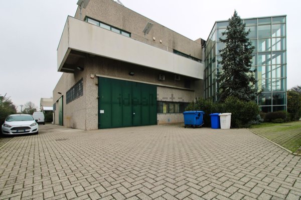 capannone in vendita ad Assago