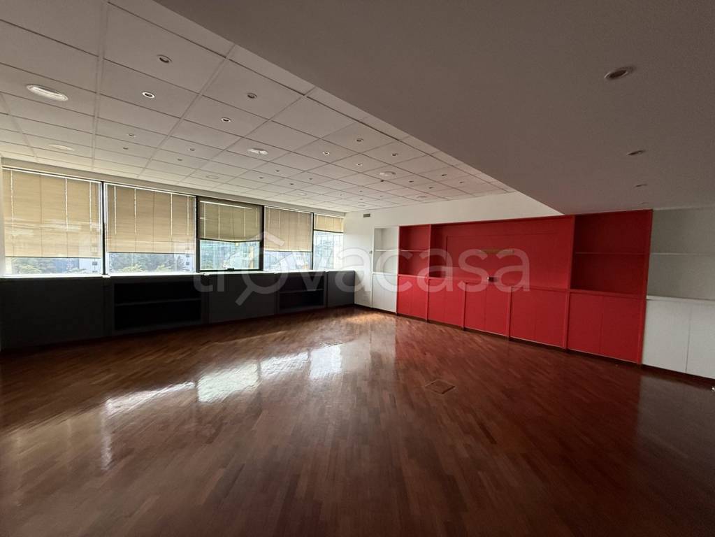 ufficio in vendita ad Assago