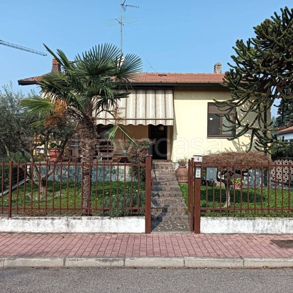 casa indipendente in vendita ad Assago